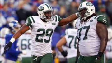 Bilal Powell saluda a James Carpenter.