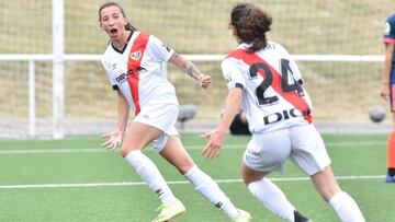 Sheila Garc&iacute;a celebra con Patri Hidalgo el 3-1 al Sevilla femenino, en la jornada 27 de la Primera Iberdrola.