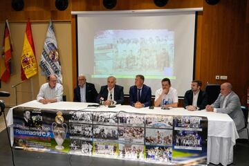 Mesa redonda en la exposici&oacute;n dedicada a Santiago Bernab&eacute;u.