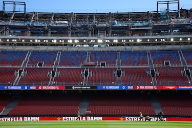 Imagen de la grada lateral vista desde el interior del estadio.