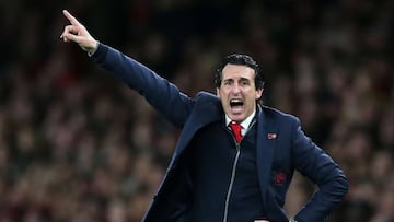 (FILES) In this file photo taken on November 11, 2018 Arsenal's Spanish head coach Unai Emery gestures on the touchline during the English Premier League football match between Arsenal and Wolverhampton Wanderers at the Emirates Stadium in London on
