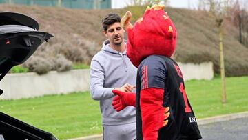 Tubize, Belgium - March 20 : Courtois Thibaut goalkeeper of Belgium arrives at the Martin's Red Hotel prior to the Euro 2024 qualification match against Sweden at the RBFA Headquarters on on March 20, 2023 in Tubize, Belgium, 20/03/2023 ( Photo by Peter De Voecht / Photonews via Getty Images)