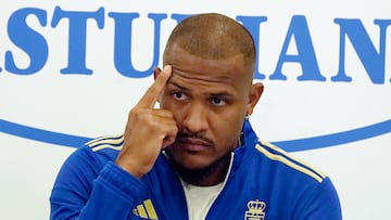 OVIEDO, 15/07/2025.- El jugador venezolano Salomón Rondón ofrece este martes una rueda de prensa durante su presentación como nuevo jugador del Real Oviedo. EFE/Paco Paredes
