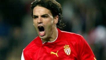 Fernando Morientes celebra su gol en la vuelta de los cuartos de final de la Champions frente al Real Madrid.