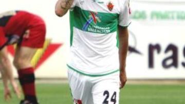 <b>ARREPENTIDO. </b>Trejo fue expusado en la primera mitad y dejó a su equipo en inferioridad.