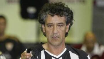 "No es verdad que Valdano entrara aquel día en el vestuario de Iturralde"