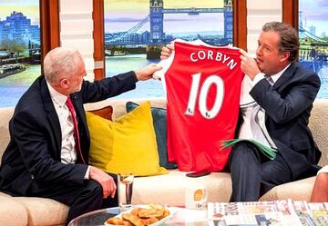 En una entrevista, Morgan regal&oacute; una camiseta del Arsenal a Corbyn