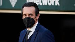 SEVILLE, SPAIN - FEBRUARY 06: Unai Emery, manager of Villarreal CF looks on during the LaLiga Santander match between Real Betis and Villarreal CF at Estadio Benito Villamarin on February 06, 2022 in Seville, Spain. (Photo by Fran Santiago/Getty Images)