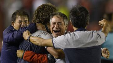 Holan: "Es para mi viejo que mira de arriba"