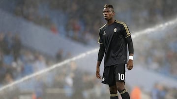 Football - Manchester City v Juventus - UEFA Champions League Group Stage - Group D - Etihad Stadium, Manchester, England - 15/9/15
 Juventus&#039; Paul Pogba warms up before the match
 Reuters / Phil Noble
 Livepic
 EDITORIAL USE ONLY.