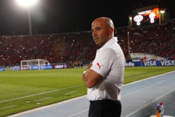 Cuatro días después de la caída en Lima, Chile enfrentó a Uruguay en el Estadio Nacional. Desde ese día, el recinto de Macul se convirtió en una fortaleza dentro del proceso del estratega. Aquel duelo, La Roja se impuso por 2-0 con goles de Esteban Paredes y Eduardo Vargas.