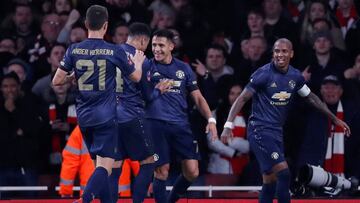 Soccer Football -  FA Cup Fourth Round - Arsenal v Manchester United - Emirates Stadium, London, Britain - January 25, 2019   Manchester United&#039;s Alexis Sanchez celebrates scoring their first goal with team mates            Action Images via Reuters/