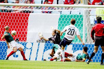 Fue el 17 de Junio de 2002 en los octavos de final de la Copa del Mundo en Corea del Sur, Mexico llegaba como favorito a pasar a la siguiente ronda pero Brian McBride y compañía sacaron el partido en lo que se llama la "Tragedia de Jeonju".