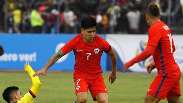 Futbol, Colombia vs Chile
 El jugador de Chile Vctor Dvila, derecha, juega el baln contra
 Colombia durante el partido por el grupo A del Sudamericano sub 20 Ecuador 2017 disputado en el Estadio Olmpico, Riobamba, Ecuador
 26/02/2017
 Angelo Chamba/Ph