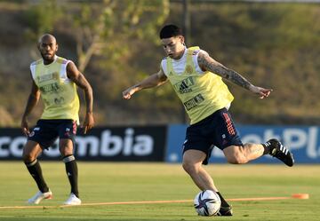 La Selección Colombia entrenó con grupo completo en Barranquilla de cara al partido ante Perú por Eliminatorias rumbo a Qatar 2022.