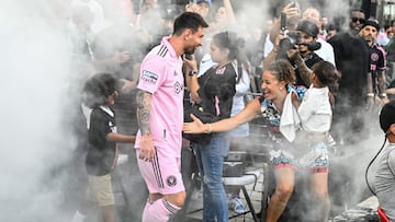 US producer DJ Khaled's wife Nicole Tuck cheers for her son Asahd Khaled as he walks on the pitch with Inter Miami's Argentine forward Lionel Messi at the start of the Leagues Cup Group J football match between Inter Miami CF and Atlanta United FC at DRV PNK Stadium in Fort Lauderdale, Florida, on July 25, 2023. (Photo by GIORGIO VIERA / AFP)