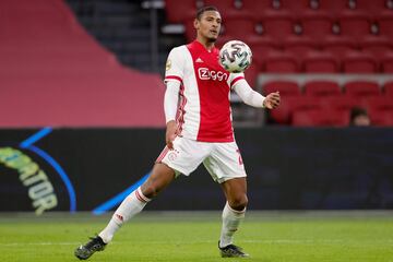 Vendido al Ajax por el West Ham a cambio de 22,5 M€