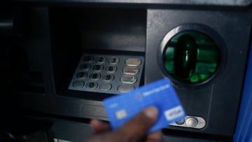 La falla de un cajero automático que acabó regalando dinero a sus usuarios