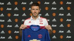 Michael Carrick renueva con el Manchester United