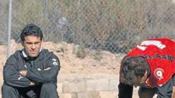 <b>EXPECTANTE. </b>Luis García confía en la capacidad de los jugadores franjiverdes.