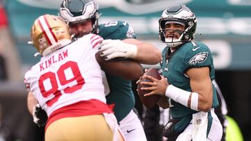 PHILADELPHIA, PENNSYLVANIA - JANUARY 29: Jalen Hurts #1 of the Philadelphia Eagles looks to pass against the San Francisco 49ers during the first quarter in the NFC Championship Game at Lincoln Financial Field on January 29, 2023 in Philadelphia, Pennsylvania.   Tim Nwachukwu/Getty Images/AFP (Photo by Tim Nwachukwu / GETTY IMAGES NORTH AMERICA / Getty Images via AFP)