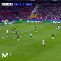 Es tan perfecta la asistencia que oigan al Pizjuán antes de celebrar el gol: ¡precioso sonido!