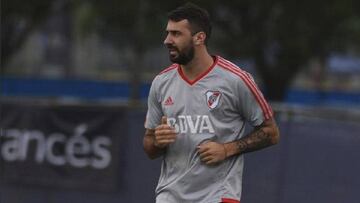 Pratto durante una jornada de trabajo con River Plate.