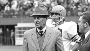 Paul Brown creador del primer casco con radio integrada en la NFL.