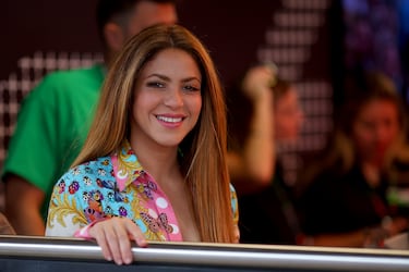 La cantante colmbiana Shakira atendiendo a la carrera de Montmeló.