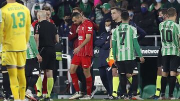 Jordán, de camino al hospital
tras la suspensión del derbi