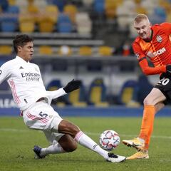 Varane vuelve a las andadas