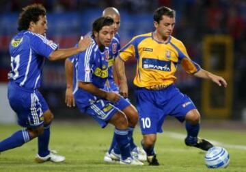 El 2007 fue traspasado a la U penquista, donde destacó. Luego fue comprado por la U.