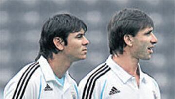 <b>COMPAÑEROS. </b>Ustari y Pato, en el Mundial con Argentina.