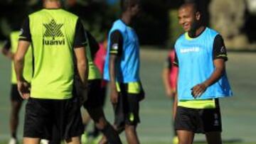 Brahimi, durante un entrenamiento.