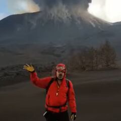 Un vulcanólogo sueco penetra en la zona de exclusión: "No hay opción ante la lava"