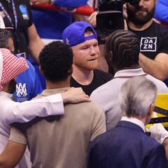 Canelo vuelve a ser indiscutido y anuncia su combate con Crawford