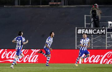 0-2. Joselu celebró el segundo gol.