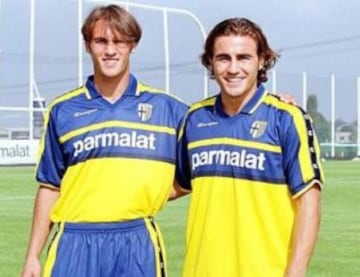 Fabio llegó más lejos que Paolo. Ambos de formaron en Parma, pero Paolo regresó a Napoli, su ciudad natal, para convertirse en emblema del cuadro de su tierra. Fabio brilló en Parma, Juventus, Real Madrid, y fue campeón del mundo con Italia.