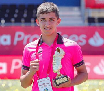 Carlos Sánchez, Pichichi del torneo.