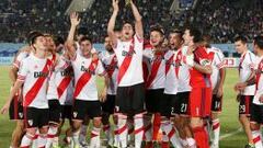 Los jugadores celebran el t&iacute;tulo de la Copa Suruga Bank. 