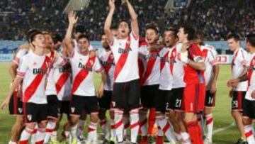 Los jugadores celebran el t&iacute;tulo de la Copa Suruga Bank. 