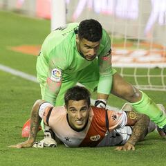 Un Málaga compacto frustra otro asalto del Rayo al playoff