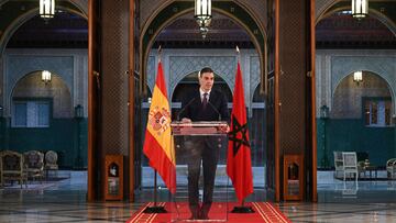 El presidente del Gobierno español, Pedro Sánchez, ofrece una rueda de prensa tras ser recibido por el Rey de Marruecos, Mohamed VI, en su primer viaje oficial de esta legislatura a Marruecos, a 21 de febrero de 2024, en Rabat (Marruecos). El viaje de Sánchez, acompañado por el ministro de Asuntos Exteriores, Unión Europea y Cooperación, se produce más de un año después de la Reunión de Alto Nivel (RAN) con Marruecos, que sirvió para consolidar la nueva etapa en la relación iniciada tras el respaldo al plan de autonomía marroquí para el Sáhara en marzo de 2022. Se espera que incluya un encuentro con el rey Mohamed VI dado que había una invitación pendiente por parte del monarca alauí.
21 FEBRERO 2024;VIAJE;RABAT;MARRUECOS;REY MOHAMED;
Moncloa
21/02/2024