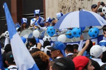 Las calles de Bogotá se pintan de azul y blanco