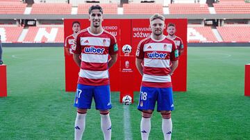Jozwiak y Corbeanu en su presentación con el Granada.