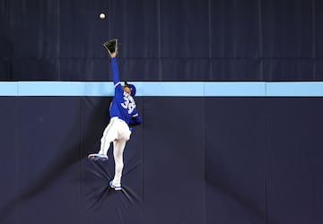 TORONTO, ON - APRIL 11: Kevin Kiermaier #39 of the Toronto Blue Jays catches a ball at the wall hit by Kerry Carpenter #30 of the Detroit Tigers for the first out of the second inning at Rogers Centre on April 11, 2023 in Toronto, Ontario, Canada.   Vaughn Ridley/Getty Images/AFP (Photo by Vaughn Ridley / GETTY IMAGES NORTH AMERICA / Getty Images via AFP)