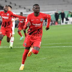 El Eintracht sigue al Leipzig de Olmo a la final