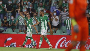 Juanmi celebra el gol del Betis ante el C&aacute;diz.