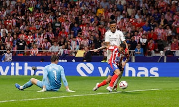 Correa, en el momento de empatar el partido.