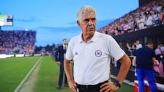 FORT LAUDERDALE, FLORIDA - JULY 21: Manager Ricardo Ferretti of Cruz Azul looks on during the first half of the Leagues Cup 2023 match against Inter Miami CF at DRV PNK Stadium on July 21, 2023 in Fort Lauderdale, Florida.   Hector Vivas/Getty Images/AFP (Photo by Hector Vivas / GETTY IMAGES NORTH AMERICA / Getty Images via AFP)